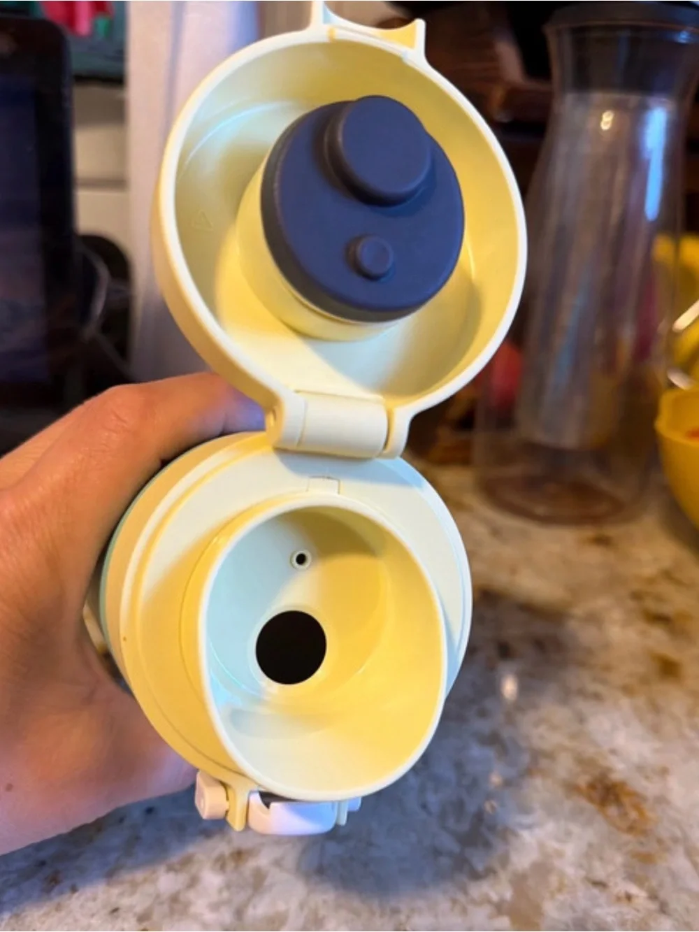 Tupperware Big t flip easy open tumbler